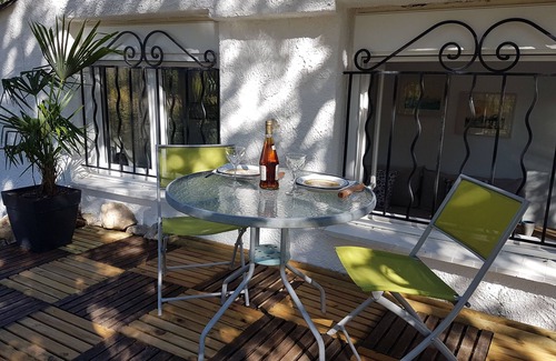 Lorgues Apartment | fully equipped studio on the way to saint jacques de compostelle GR653A