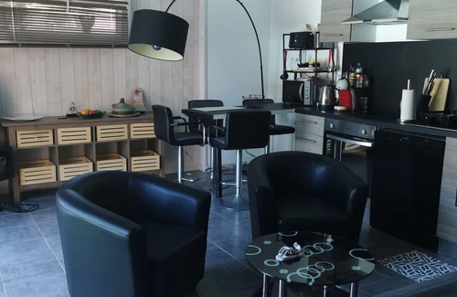 Le Porge Ski Chalet | Fully equipped vacation home with private pool 10min from the ocean