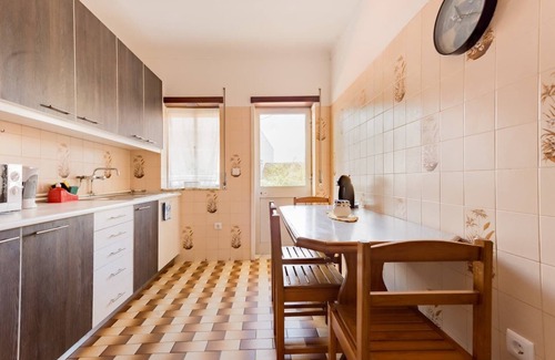Lanhelas Apartment | Fully equipped vacation apartment in town center
