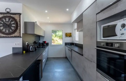 Cirendinu House | Fully equipped villa, sea view, beach access on foot for 8 people