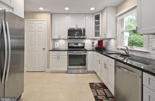Fairfax House | Fully Fenced Acre I Like-new Home I 30 Day Minimum