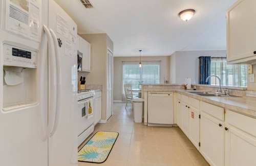 Greater Groves House | Fully Fenced, Extra Large Lot, Private Pool & Spa Close to Attractions, Restaurants & Supermarkets (PG2200)