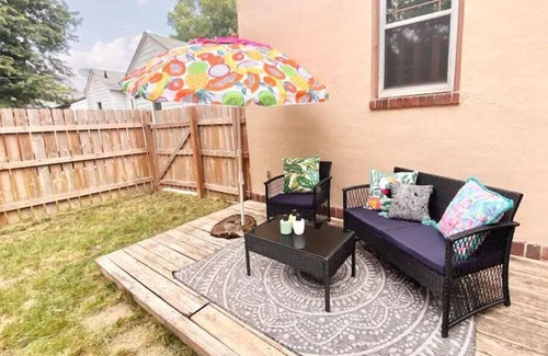 Waveland Park House | Fully Fenced Story Book Cottage, close to downtown