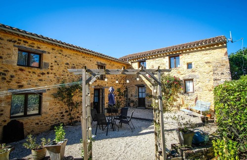 Saint-Front-sur-Lemance House | fully booked