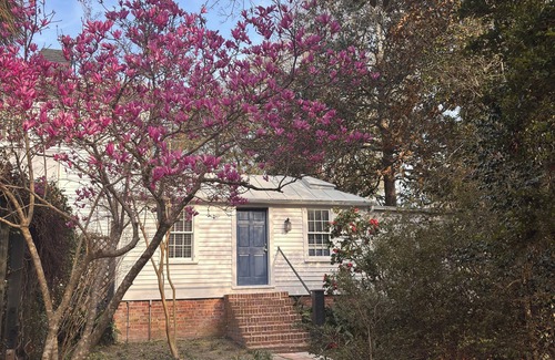 Summerville Historic District Cottage | Fully furnished, 1-bedroom cottage in heart of Summerville. off street parking.