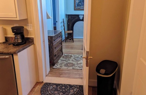 New Market Apartment | Fully Furnished 1 Bedroom Flat in Historic Downtown New Market