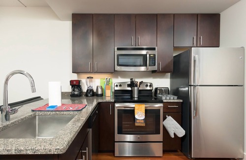 Center City West Apartment | Fully Furnished 2 Bedroom Apartment Near Rittenhouse Apts by RedAwning