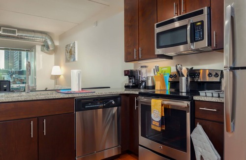Center City West Apartment | Fully Furnished 2 Bedroom Apartment Near Rittenhouse Apts by RedAwning