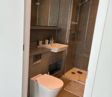 Cambridge Apartment | Fully furnished 2 bedroom complete Apartment for 5 Guest