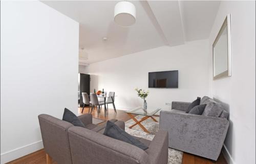 Canning Town Apartment | Fully Furnished 2 Bedroom Apartment Canning Town close to 02 Arena, Canary Wharf with FREE Parking