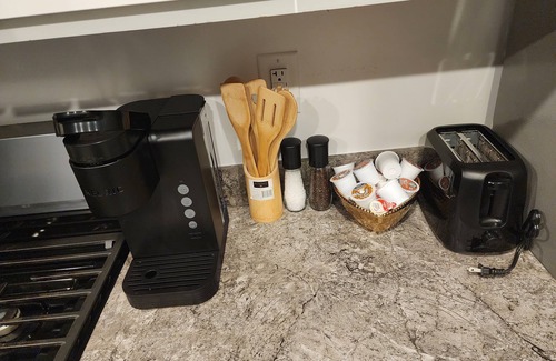 Oswego House | Fully furnished 3-bedroom townhome with WiFi, AC in charming Yorkville