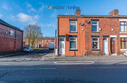 Manchester House | Fully Furnished 3BR House in Manchester | Free Wifi & Parking | Near City Centre