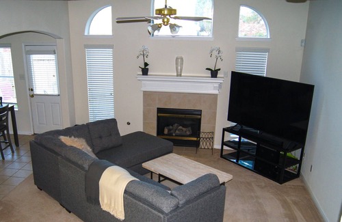Kingwood House | Fully Furnished 4 Bedroom Home