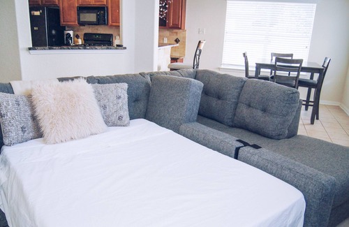 Kingwood House | Fully Furnished 4 Bedroom Home