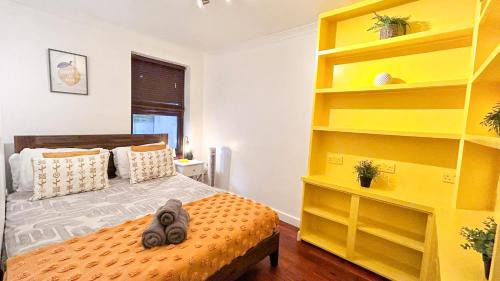 Crouch End Apartment | Fully Furnished 4 Bedroom Crouch End Home with Parking with Long Stay Discounts