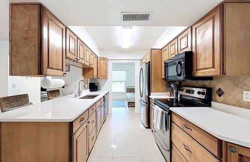 Bloomingdale House | Fully Furnished 4BR Home w/A/C Wi-Fi, Free Parking – Quiet Near Tampa