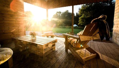 Slane House | Fully-Furnished and Cozy Shepherd Huts in Slane, Ireland