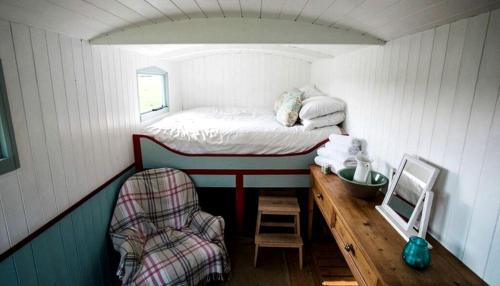 Slane House | Fully-Furnished and Cozy Shepherd Huts in Slane, Ireland