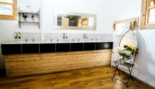 Slane House | Fully-Furnished and Cozy Shepherd Huts in Slane, Ireland