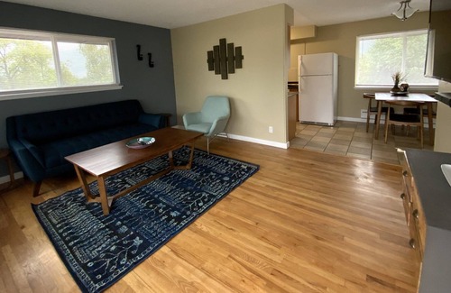 Tukwila Apartment | Fully furnished apt in a small gated complex