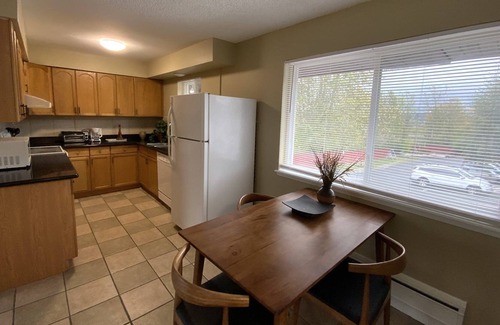 Tukwila Apartment | Fully furnished apt in a small gated complex