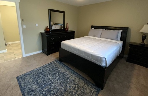 Tukwila Apartment | Fully furnished apt in a small gated complex