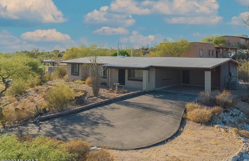 Casas Adobes House | Fully furnished charming remodeled 3 bedroom 2 bathroom in northwest Tucson