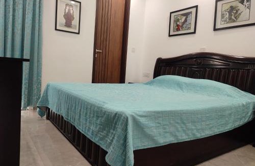 New Delhi Bed & Breakfast | Fully Furnished Comfortable Rooms in Hauz Khas - Woodpecker Apartments
