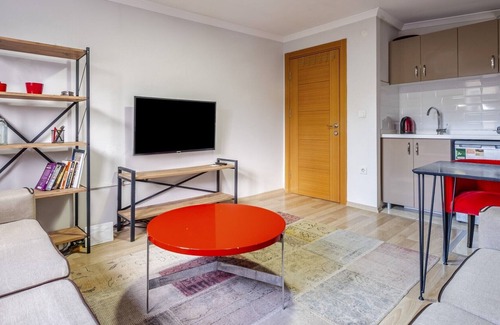 Atasehir Apartment | Fully Furnished Flat with Terrace in Atasehir