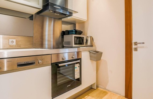 Atasehir Apartment | Fully Furnished Flat with Security in Atasehir