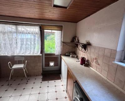 Ponders End Apartment | Fully Furnished 2-Bedroom House with Garden and Parking, Mayfield Crescent, N9