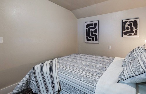 Midwest City Apartment | Fully furnished house by Tinker- Kitchen- Center of OKC
