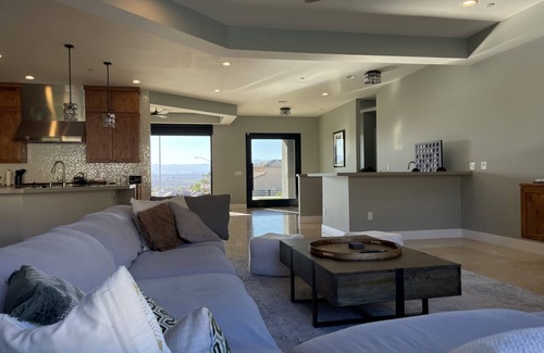 Calico Ridge House | Fully Furnished Henderson Hideaway by Lake LV