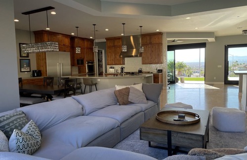 Calico Ridge House | Fully Furnished Henderson Hideaway by Lake LV