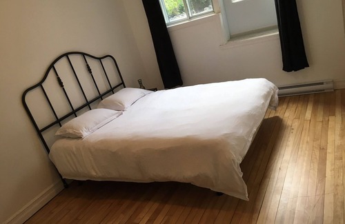 Cote-Des-Neiges—Notre-Dame-De-Grace Apartment | Fully Furnished one bedroom Apartment near Monkland village and Concordia