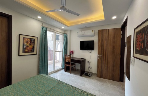 Kharera Bed & Breakfast | Fully Furnished Room in Hauz Khas