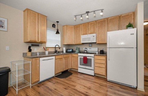 Spokane Valley House | Fully furnished house on quiet, private road in a great central valley location