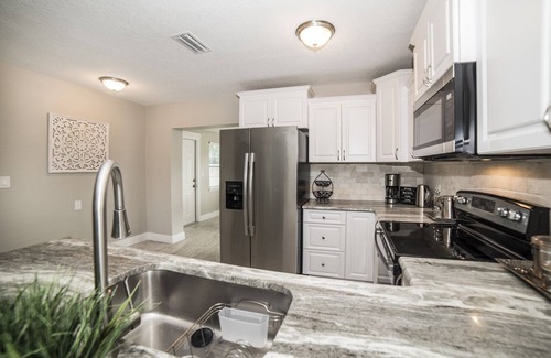 Largo House | Fully Furnished W/All Utilities