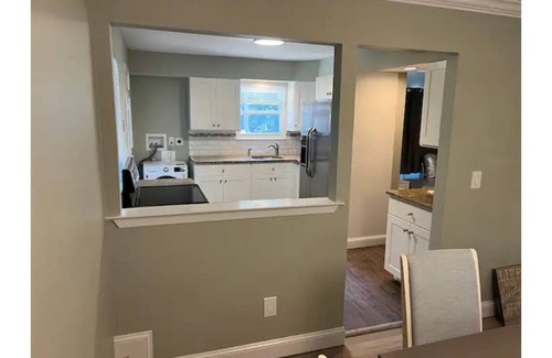 Islip House | fully Modern 3 bedroom 65"smart tvs cable bluetooth speakers etc