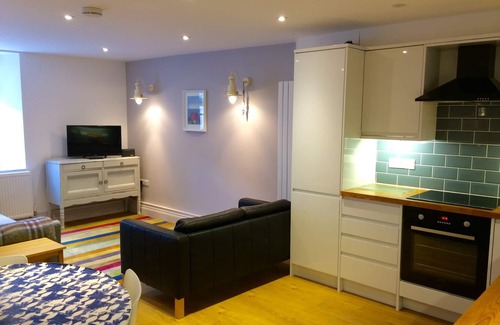 Tenby Apartment | Fully modernised Tenby harbourside apartment. Perfect for beach and town alike
