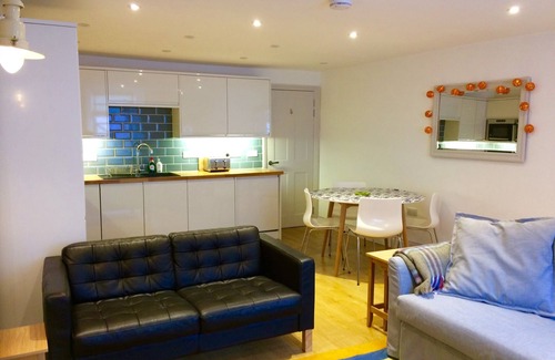 Tenby Apartment | Fully modernised Tenby harbourside apartment. Perfect for beach and town alike