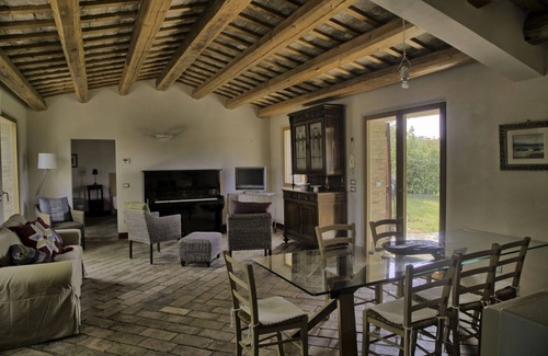 Ostra Villa | Fully private fenced villa with pool – ideal for families, pet friendly