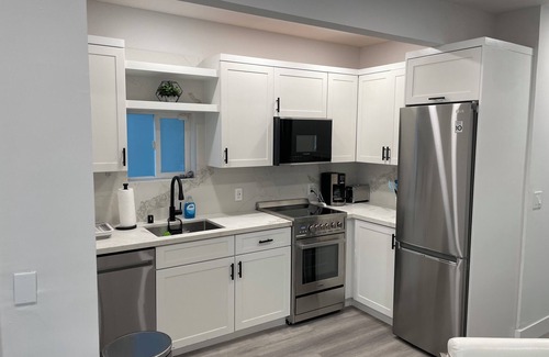 Russian Hill Apartment | Fully remodeled 2 bedroom/2 bath with a cozy backyard