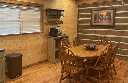 Estillfork Cabin | Fully remodeled cabin minutes from Walls of Jericho, Circle E, The Glass House