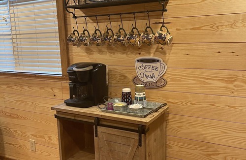 Estillfork Cabin | Fully remodeled cabin minutes from Walls of Jericho, Circle E, The Glass House