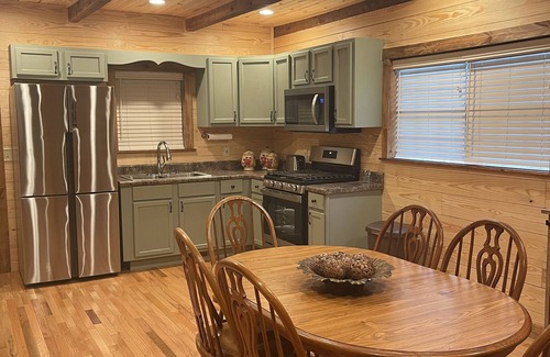 Estillfork Cabin | Fully remodeled cabin minutes from Walls of Jericho, Circle E, The Glass House