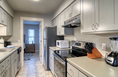 Port Aransas Condo | Fully remodeled condos! Large pool! Only a block to the beach!
