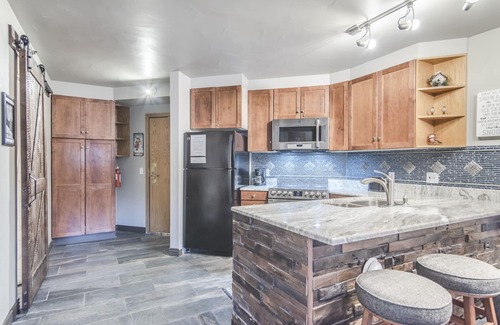 Winter Park Condo | Fully remodeled condo. With convenient ski-in/ski-out access. Hot tub & pool