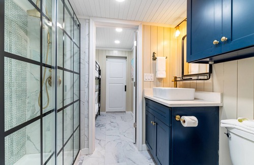 Panama City Beach Condo | Fully Renovated Beach View Condo | Pool, Beach Bar & Fun Attractions Nearby!