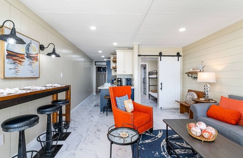 Panama City Beach Condo | Fully Renovated Beach View Condo | Pool, Beach Bar & Fun Attractions Nearby!